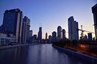 傍晚漫步苏州河，穿越上海的时光之廊